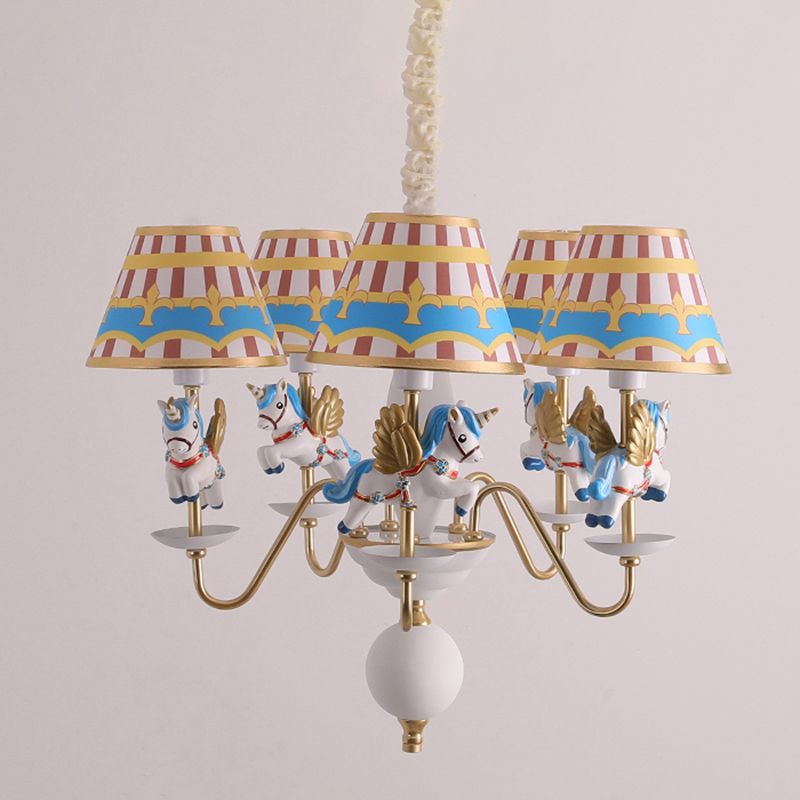 Dessin animé Flying Unicorn Chandelier Pendant Light Resin Nursery Light avec Empire Shade