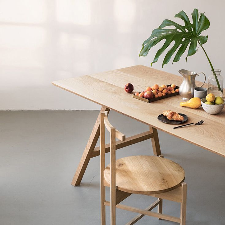 Tavolo da pranzo moderno in legno massiccio di pino rettangolo in natura con doppio piedistallo