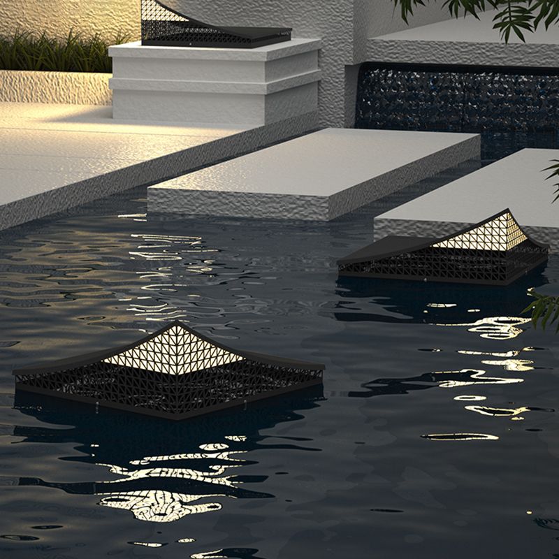 Black Solar Lawn Light Modern Outdoor Lighting for Courtyard