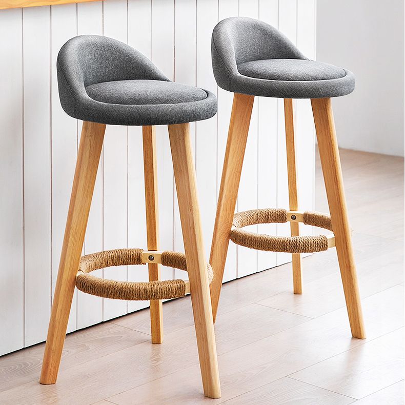 Taburete de bar con reposapiés de tela moderno, taburete redondo con respaldo bajo para interior con patas de madera