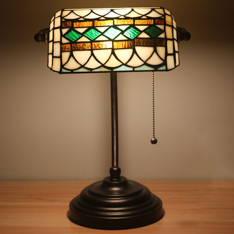Tiffany Rhombus gemustertes Schreibtisch Beleuchtung 1 Kopf geschnittener Glaszielkettenkettentischlampe in Braun/Blau/Grün und Weiß