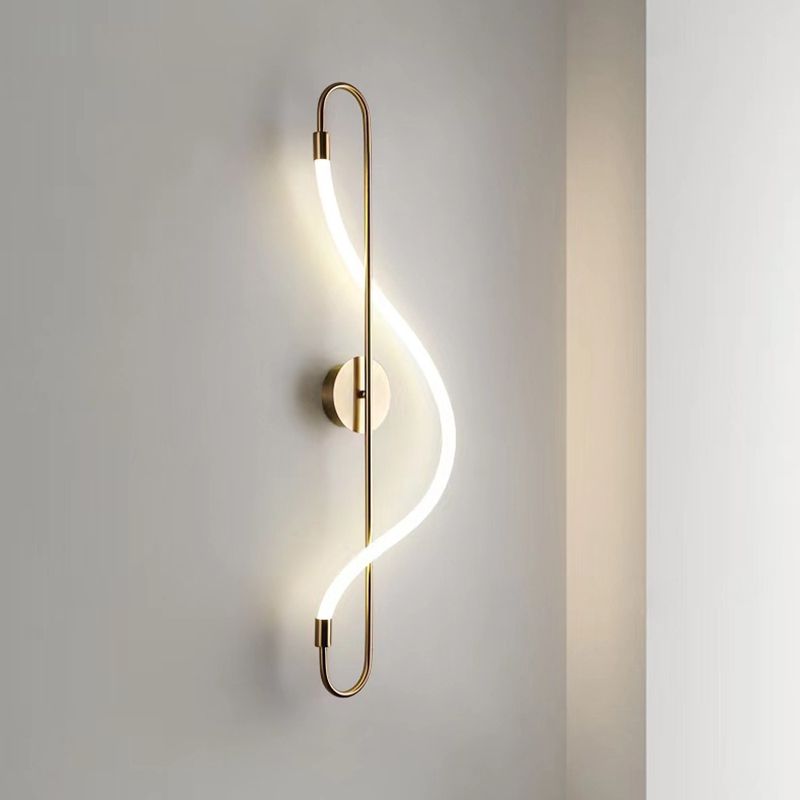 Linear Shape Metal Wall Light Modern Style 1-Light Wall Mount Lighting in Gold