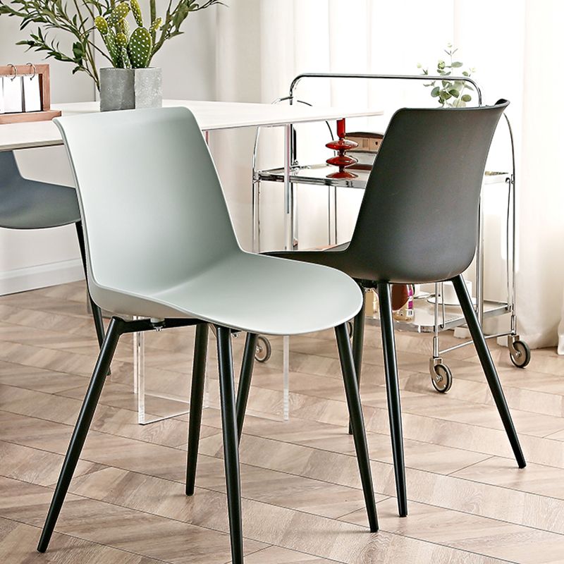 Nordic Solid Back Side Chair Plastic Indoor Arm Chair with Metal Base for Restaurant