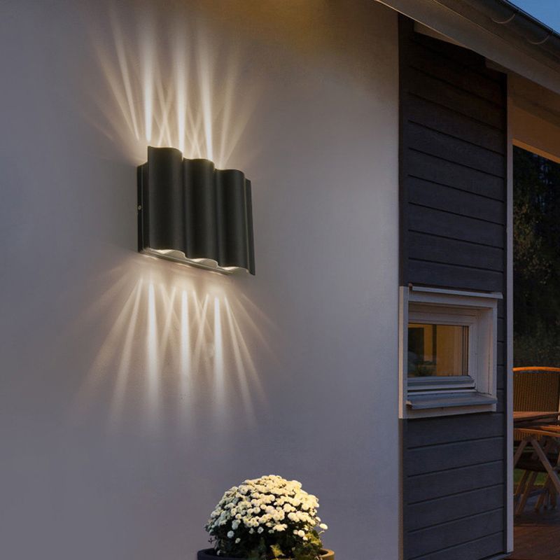 Modern Style Wave Shape Wall Sconce Metal Sconces in Black for Outdoor