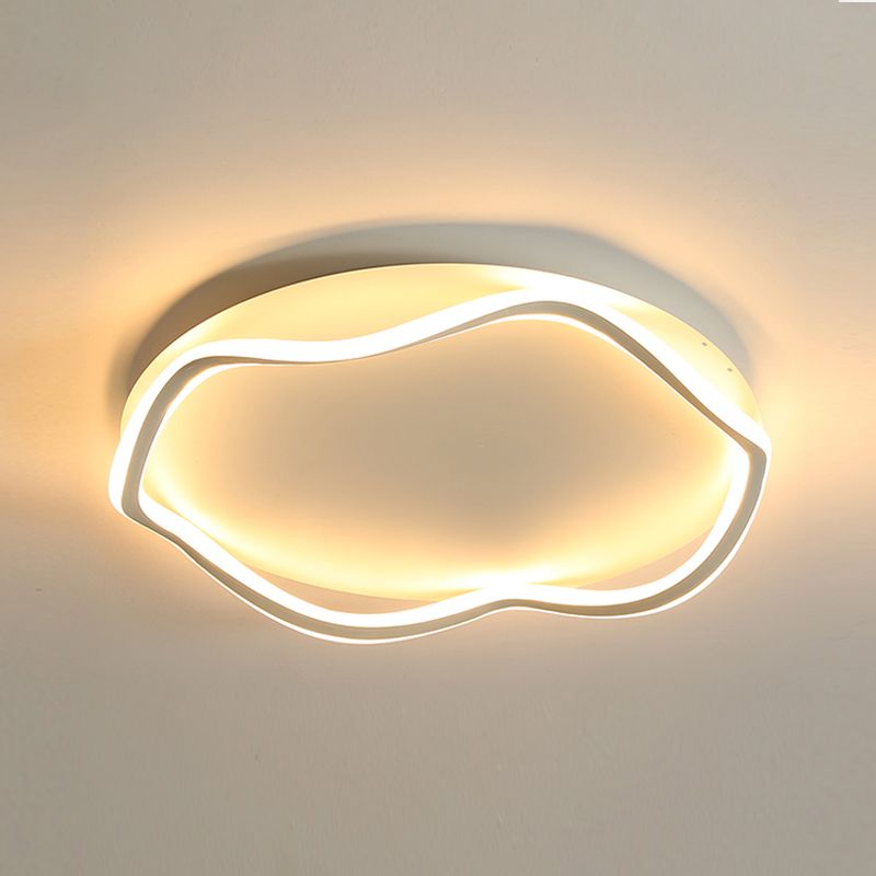 Lámpara de techo con diseño de línea sencilla y luz LED empotrada para sala de estar