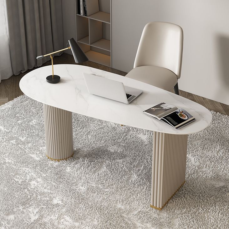 Table à manger ovale contemporaine en métal