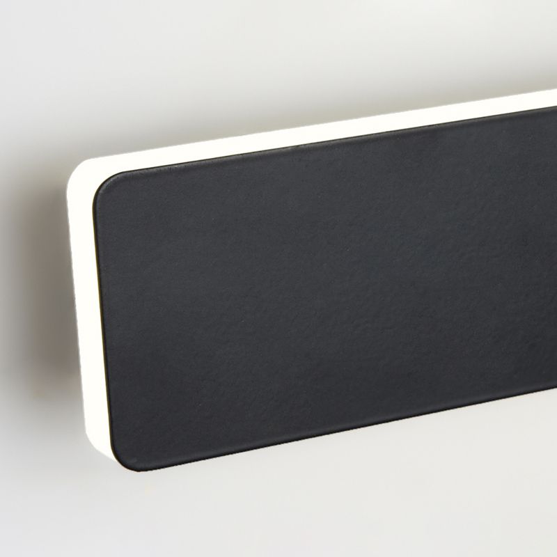 Éclairage de mur en métal linéaire