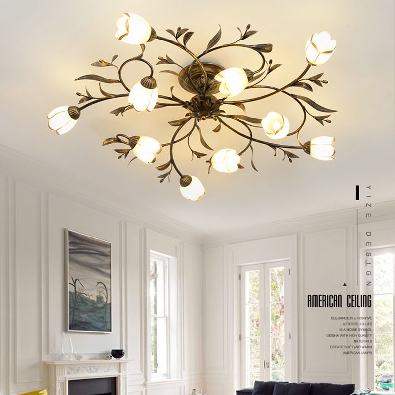 Traditionele bloemvormige plafondlamp, glazen kap, inbouwlamp voor woonkamer