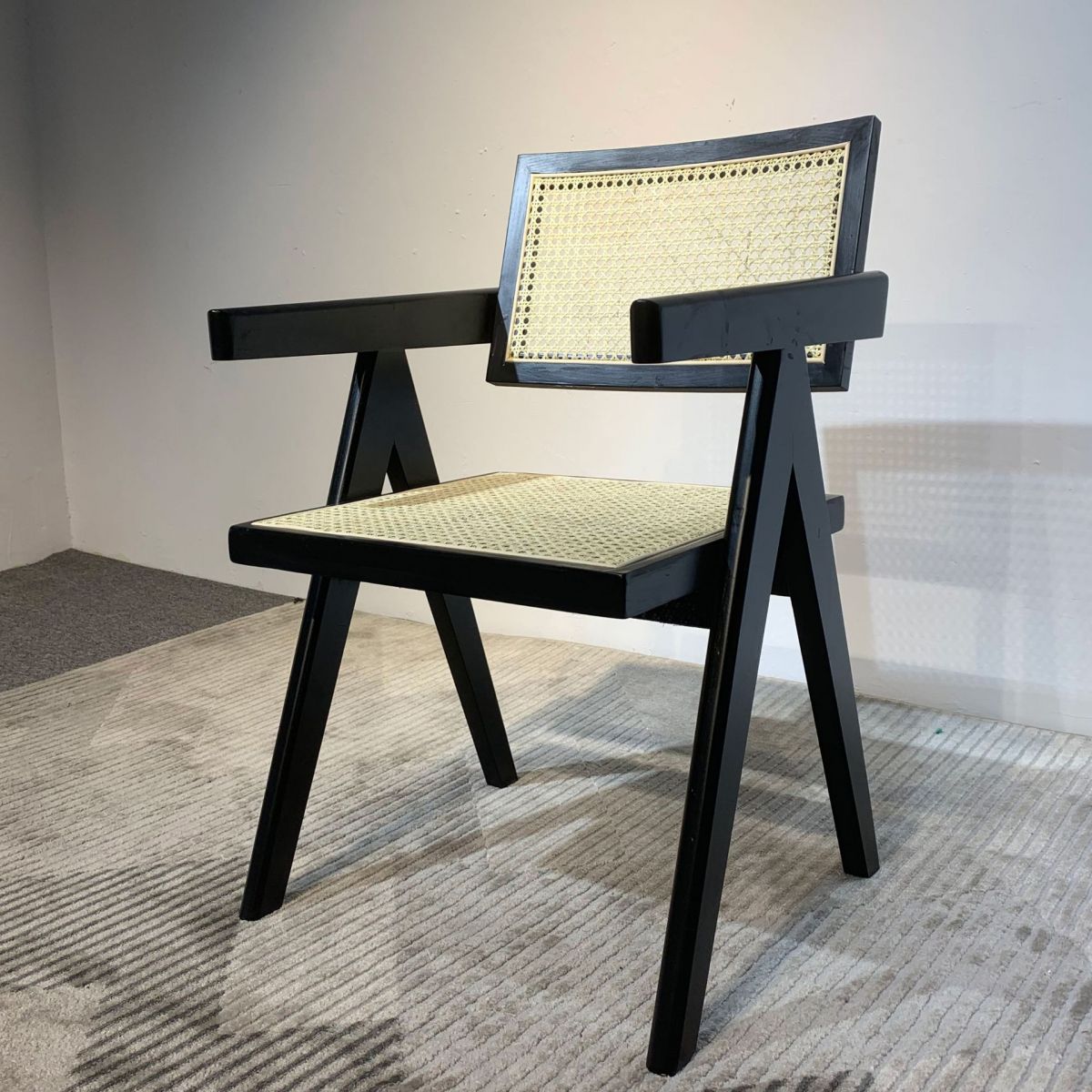 Silla de comedor contemporánea de madera con respaldo abierto para patio