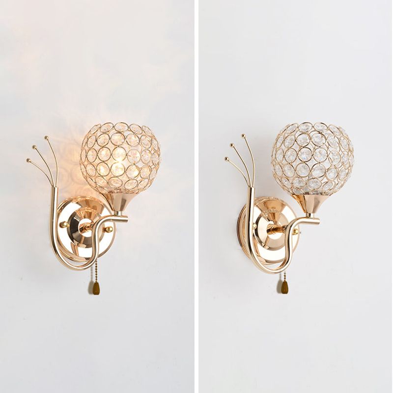 Globe Wall Mounted Lamp Modern 1-Light Wall Mount Light Fixture with Clear Crystal Shade