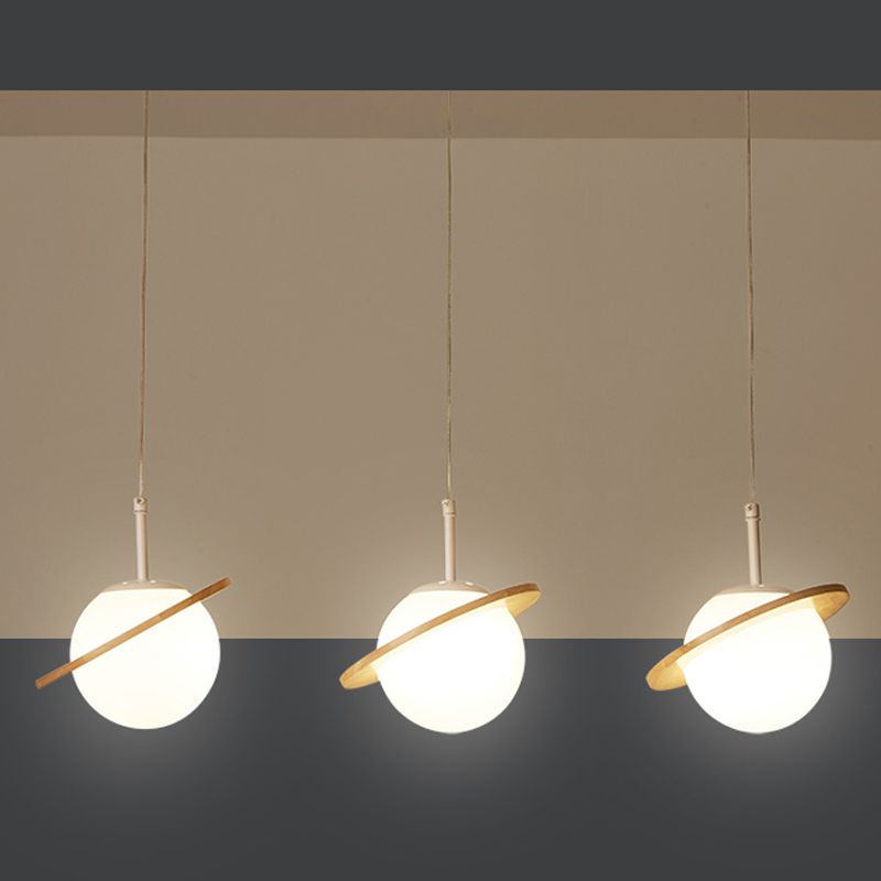 Houten hangende verlichtingsarmaturen Globe Noordse suspensielamp met witte glazen schaduw