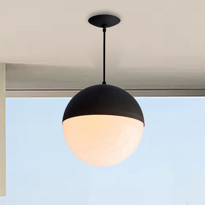 Lampada a ciondolo di sfera nera/oro Modernista 1 Light Aitura del soffitto in vetro opale per cucina
