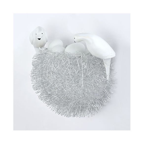 Dierenvogel nest lampje met duif- en ei aluminium wandlamp in wit voor kinderslaapkamer