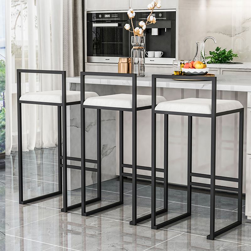 Barhocker im skandinavischen Stil mit Kufenbeinen, quadratischer Sitzhocker für die Küchenbar