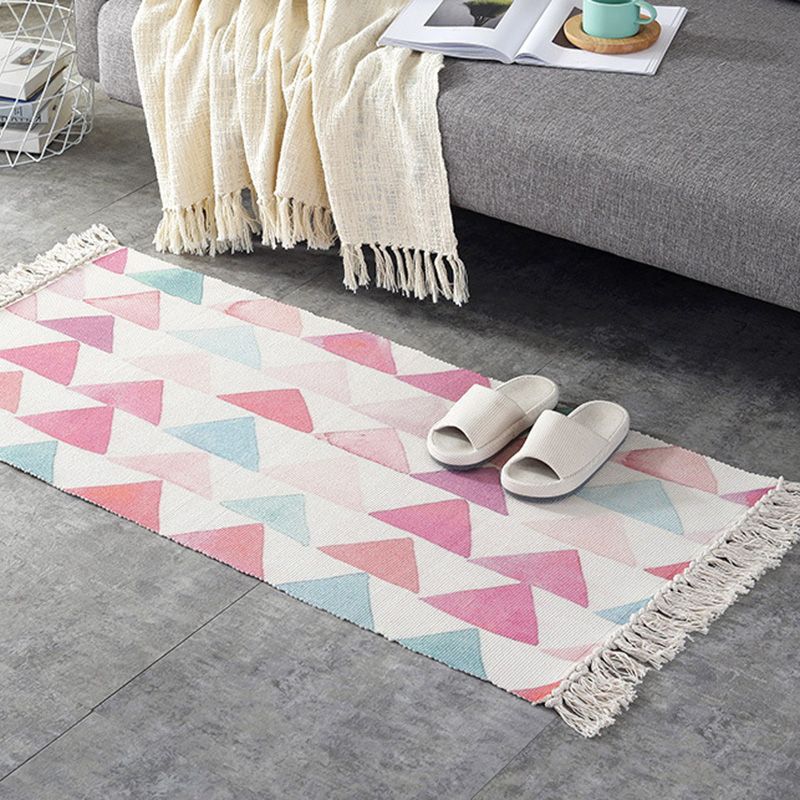Tapis rétro multicolore décontracté.