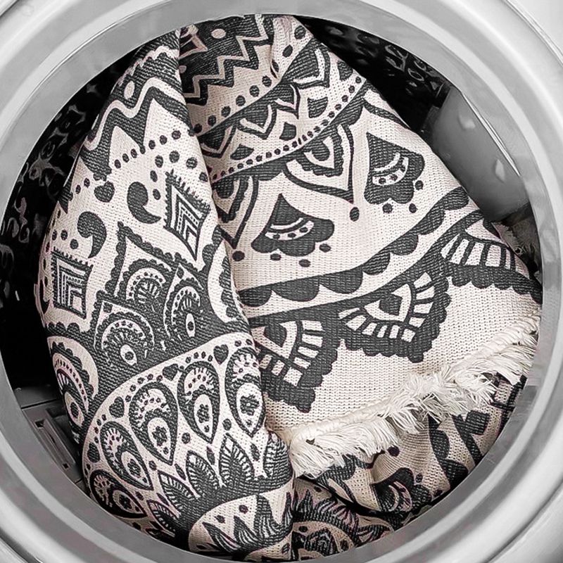 Round White Tone Modern Indoor Rug Cotton Symmetrical Pattern Carpet Easy Care Rug for Home Decoration