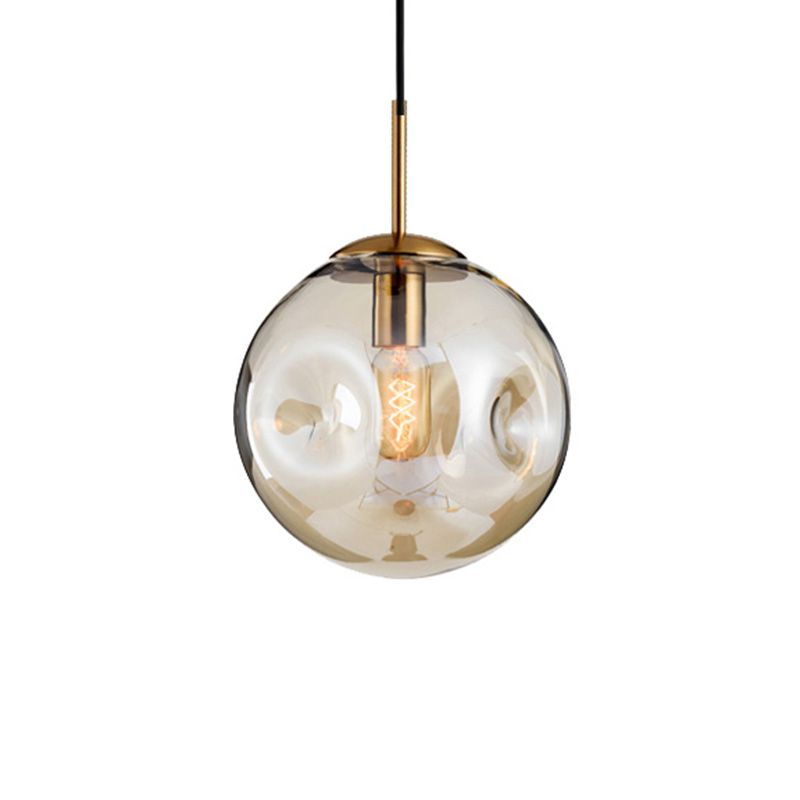 1 pendentif en forme de globe léger avec une nuance en verre fermée