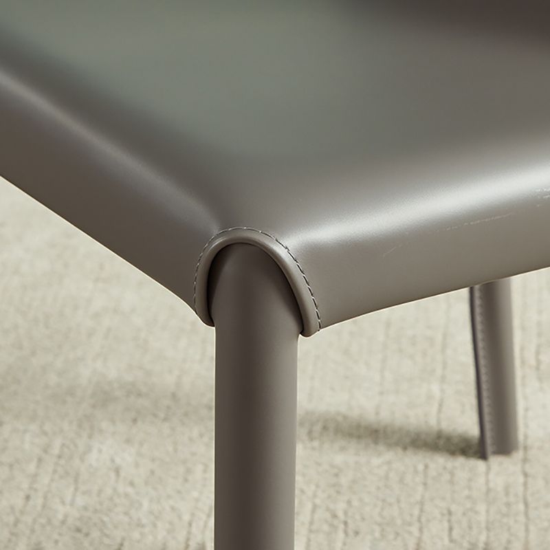 Silla sin brazos de comedor de metal contemporáneo, silla lateral de comedor de cuero para uso en restaurantes