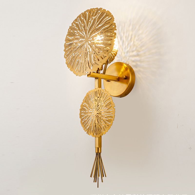 Luz de pared de forma de loto dorado en la lámpara de pared de hierro electroplacado de estilo creativo moderno para espacios interiores