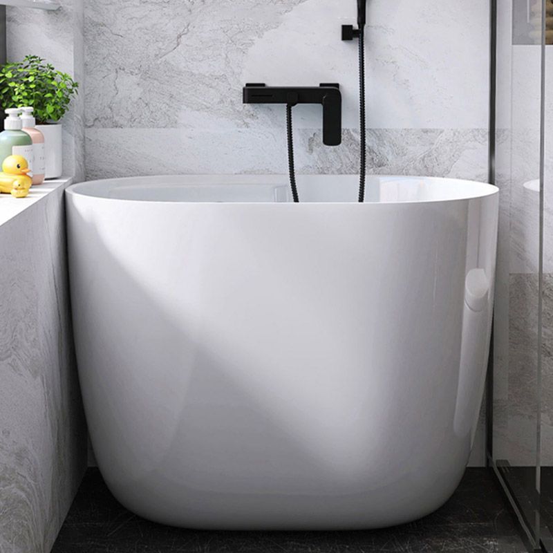 Modern Style Freestanding Bath Tub Oval Acrylic Soaking Bathtub in White