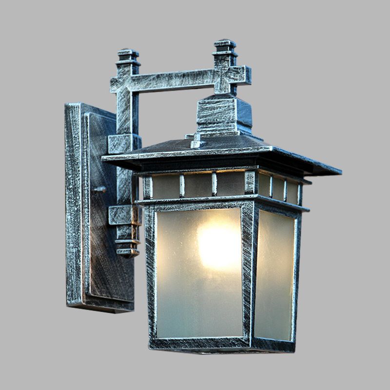 Lampada da parete rustica per montaggio a parete a 1 lampadina in alluminio argento invecchiato con paralume in vetro traslucido