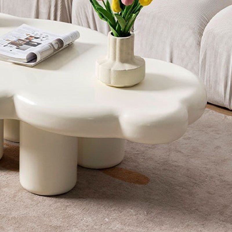 Contemporary White Coffee Table in Free Form with 4 Wooden Legs
