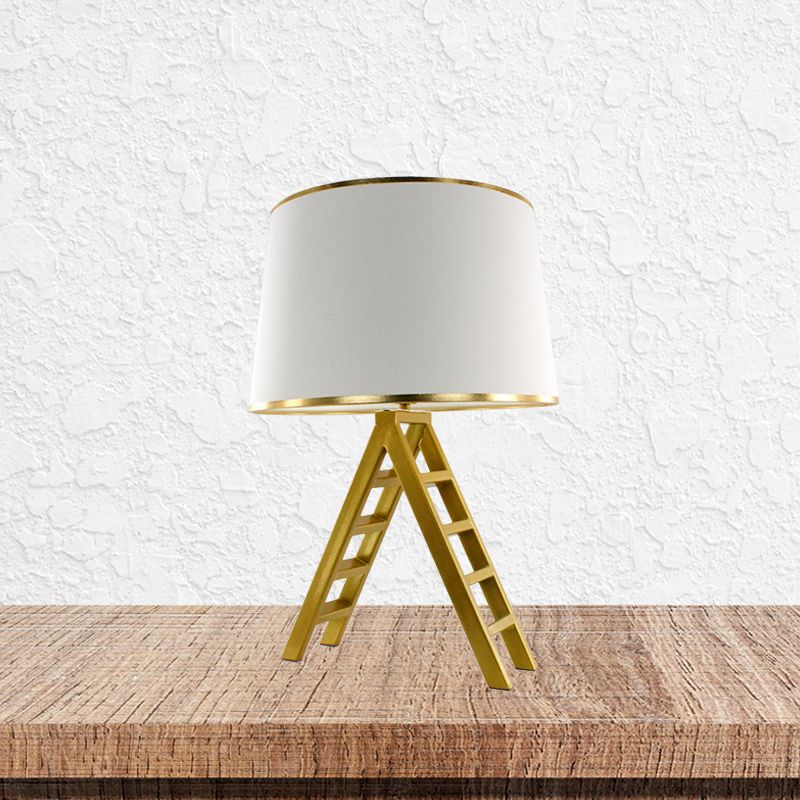 Leiterform Nachttisch hell moderne Metall LED Gold Nachttisch Lampe mit Trommelweiß/Schwarzer Stoff Schatten