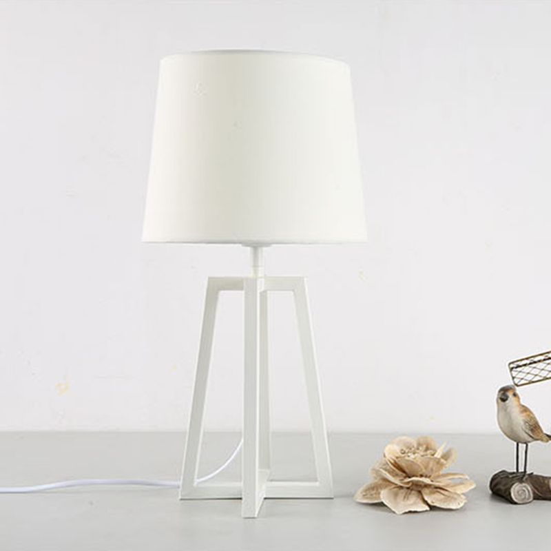 Taps toelopende schaduw Nachtlamp Noordelijke 1 kop Zwart/Wit Tafel Stand Licht met Trapezoid Stand