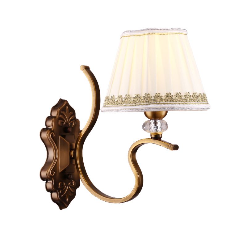 Gouden geplooide schaduw Wand SCONCE Traditionele stof 1/2-Bulb Wondkamer Wandgemonteerd licht met kristallen accent