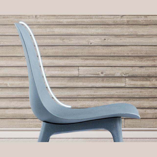 Sedia da pranzo in plastica in plastica in stile contemporaneo.