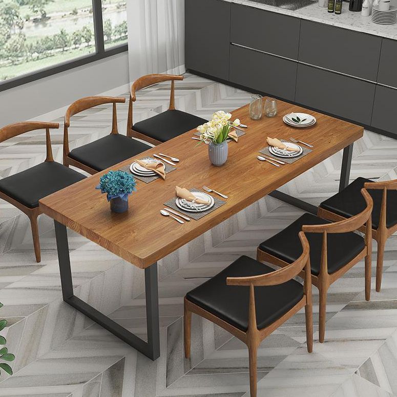Table à manger en bois massif de style industriel
