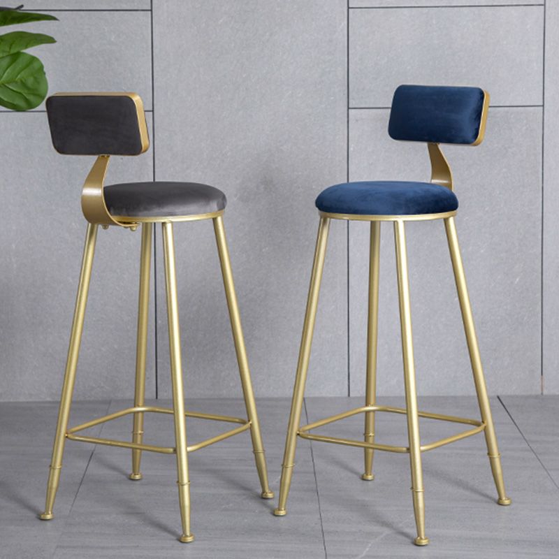Glamlos -armlose Rückenlehneschalter Stuhl Stahl Café Stuhl mit Samtkissen und Pedal
