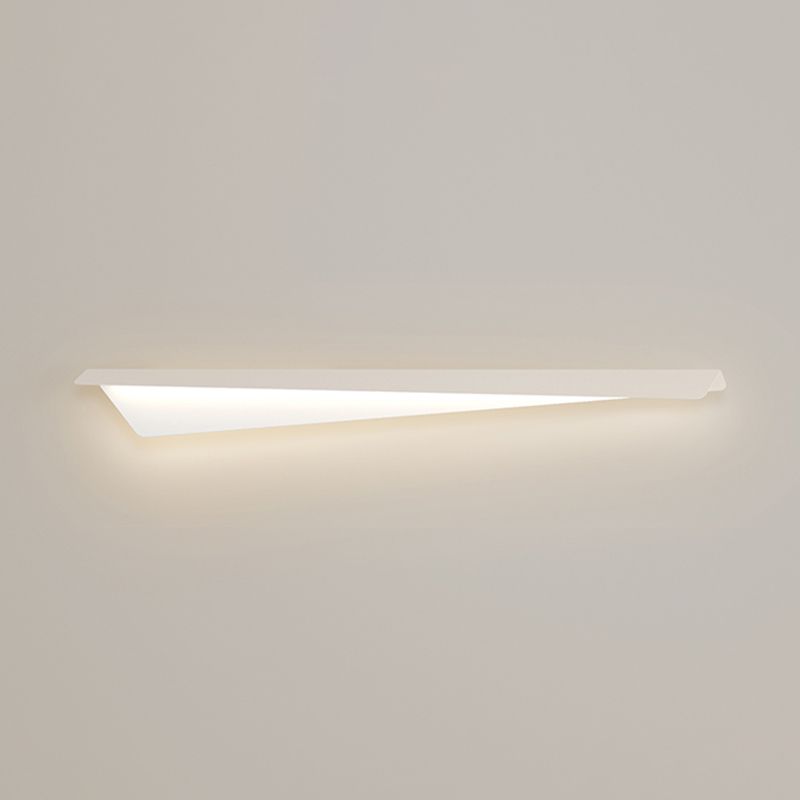 Metal Linear Shape Wall Light Modern Style 1-Light Wall Mounted Light Fixture in White