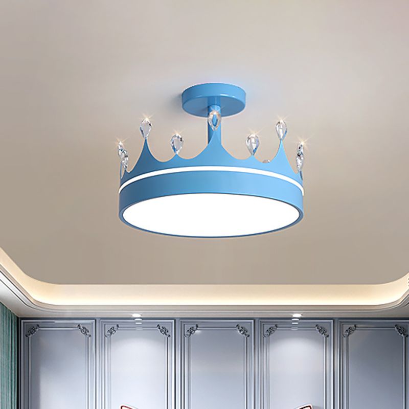 Crown Design Halbbündige Beleuchtung Einfacher metallischer LED-Kronleuchter für die Deckenmontage im Kinderzimmer in Rosa/Gold/Blau