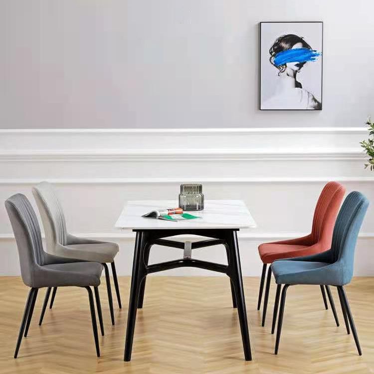 Leder-Skandinavischer Hotel-Beistellstuhl Parsons 18,5'' breiter Esszimmerstuhl mit schwarzen Beinen