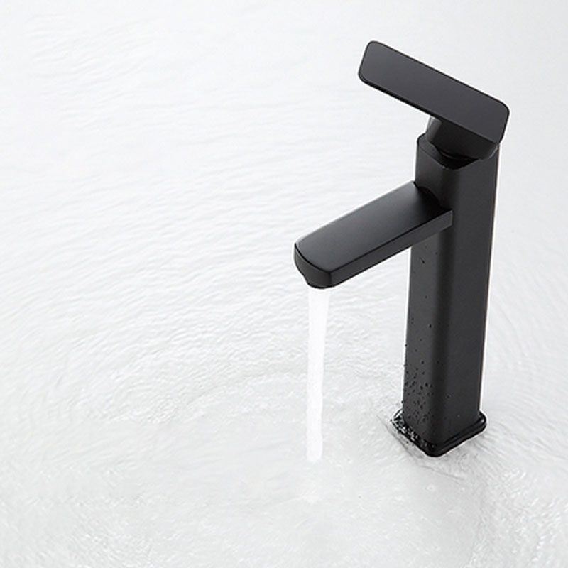 Traditional Undermount Bathroom Sink Porcelain with Overflow Basin Sink