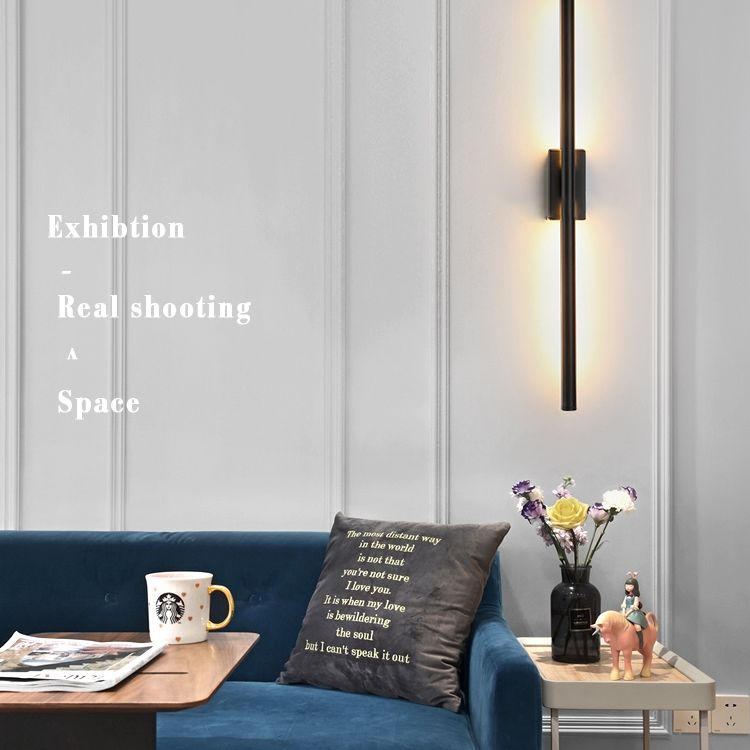 1-Light Linear Wall Sconce Modern Simple Style Metal Wall Lighting in Black and Gold