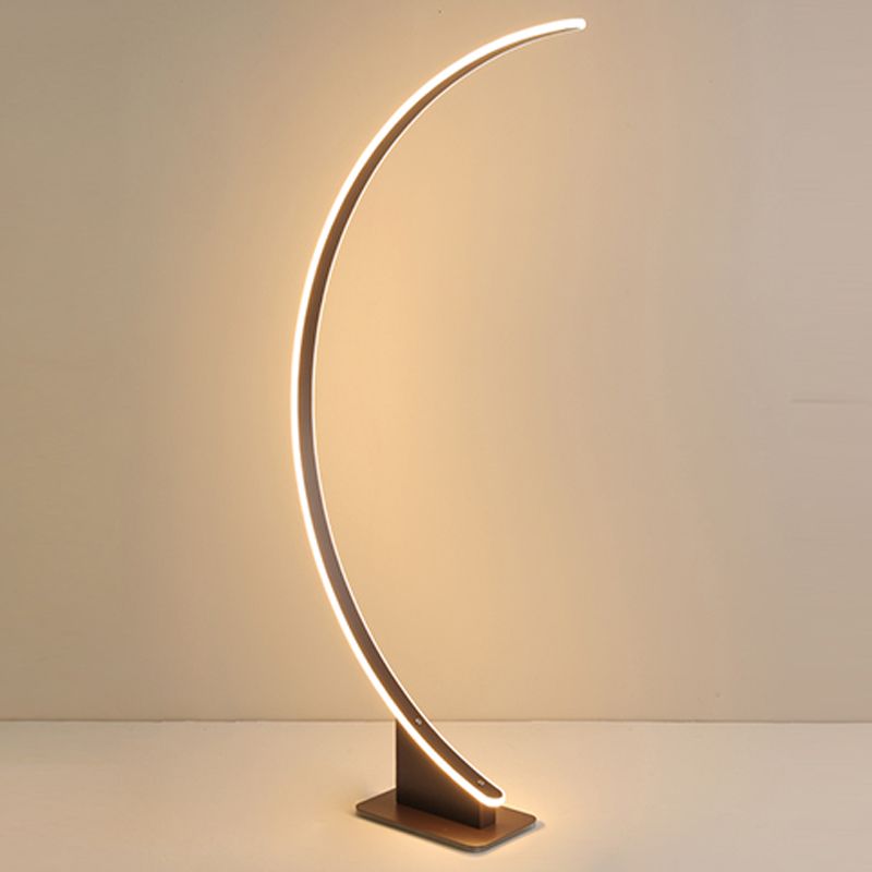 Metalen lineaire vorm vloerlicht moderne stijl 1 lichte vloer gemonteerd licht