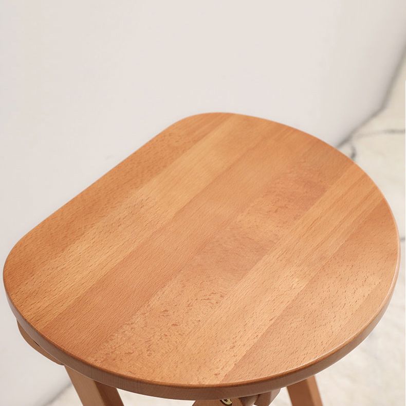 Stapelbarer Barhocker zeitgenössischer Holzbarhohocker mit Fußstütze