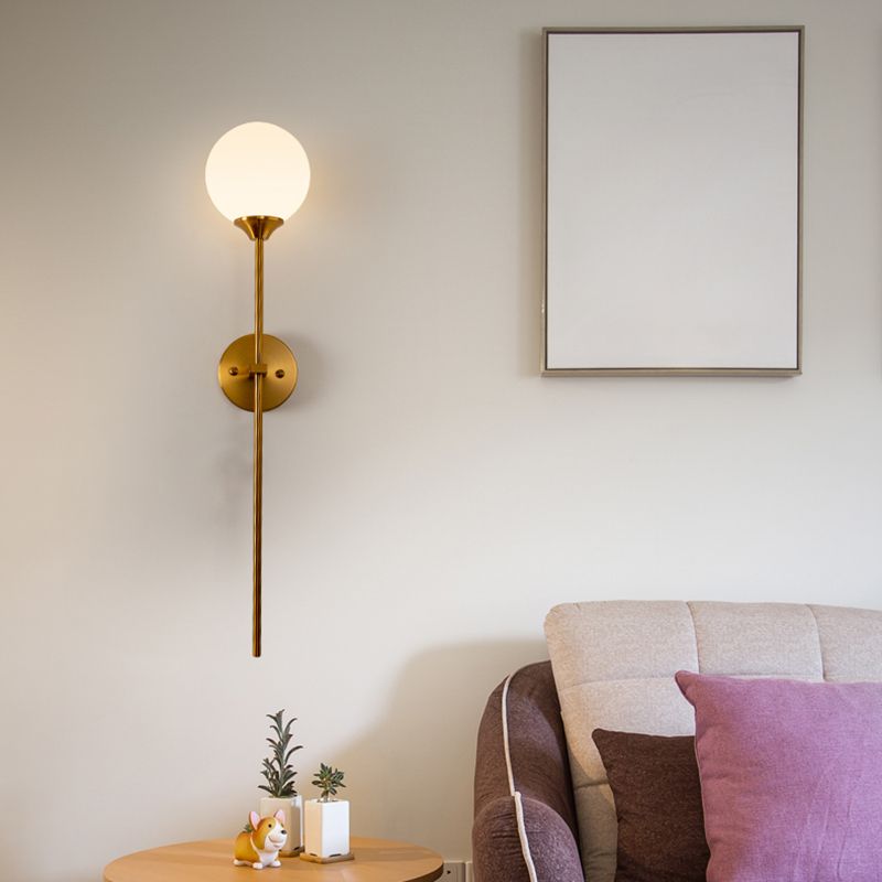 1-Light Wall Light in Modern Luxury Style Wrought Iron Wall Sconce with Globe Glass Shade