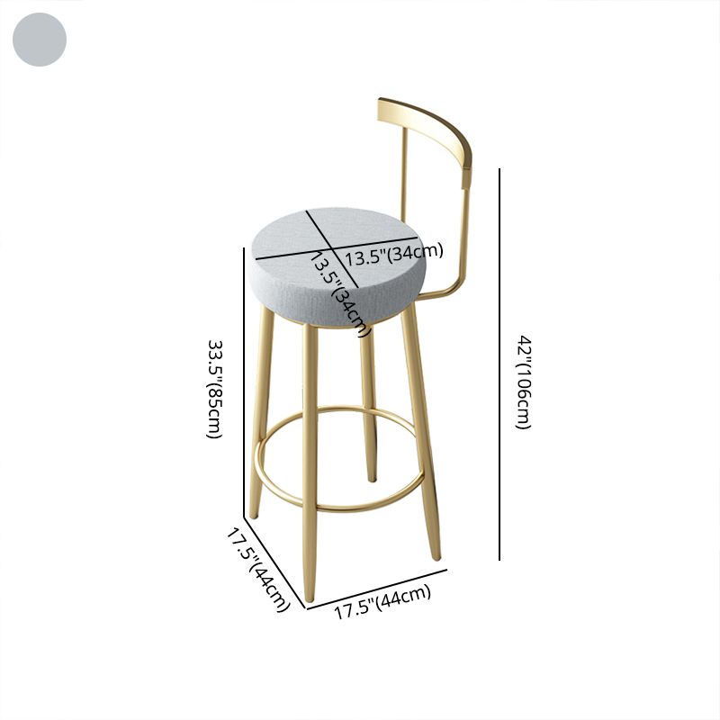 Taburete de bar con respaldo bajo y cojín de terciopelo estilo Glam, con patas de metal