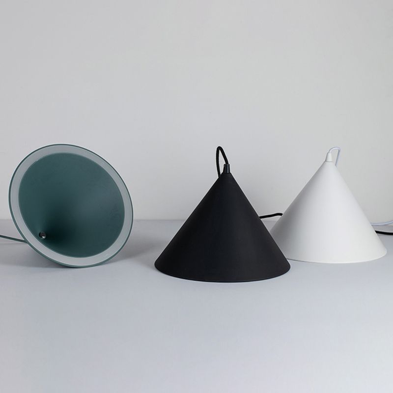 Forme de cône en métal Lumières suspendues modernes 1 Light Hanging Mount Fixture pour le restaurant