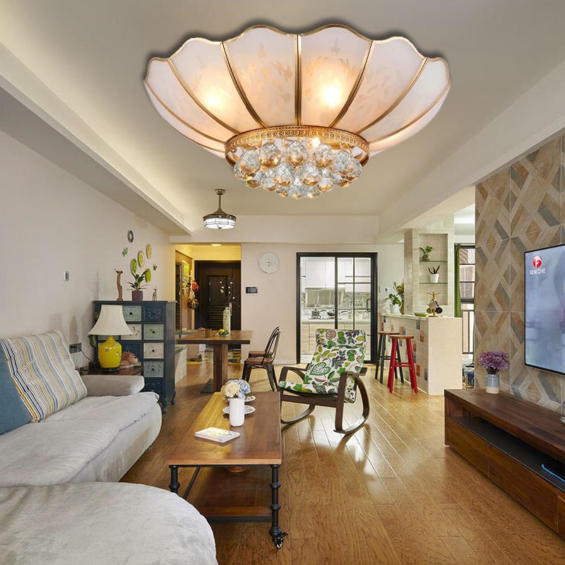 Lampada da incasso svasata a 6 luci Plafoniera tradizionale con paralume in vetro smussato dorato con accento di cristallo