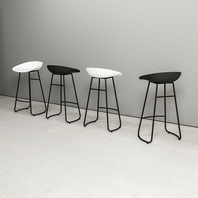 Modern Backrest Armless Counter Stool Iron Bar Stool with Acrylic Seat and Pedal for Cafe