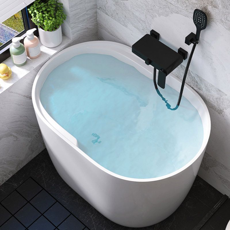 Modern Style Freestanding Bath Tub Oval Acrylic Soaking Bathtub in White