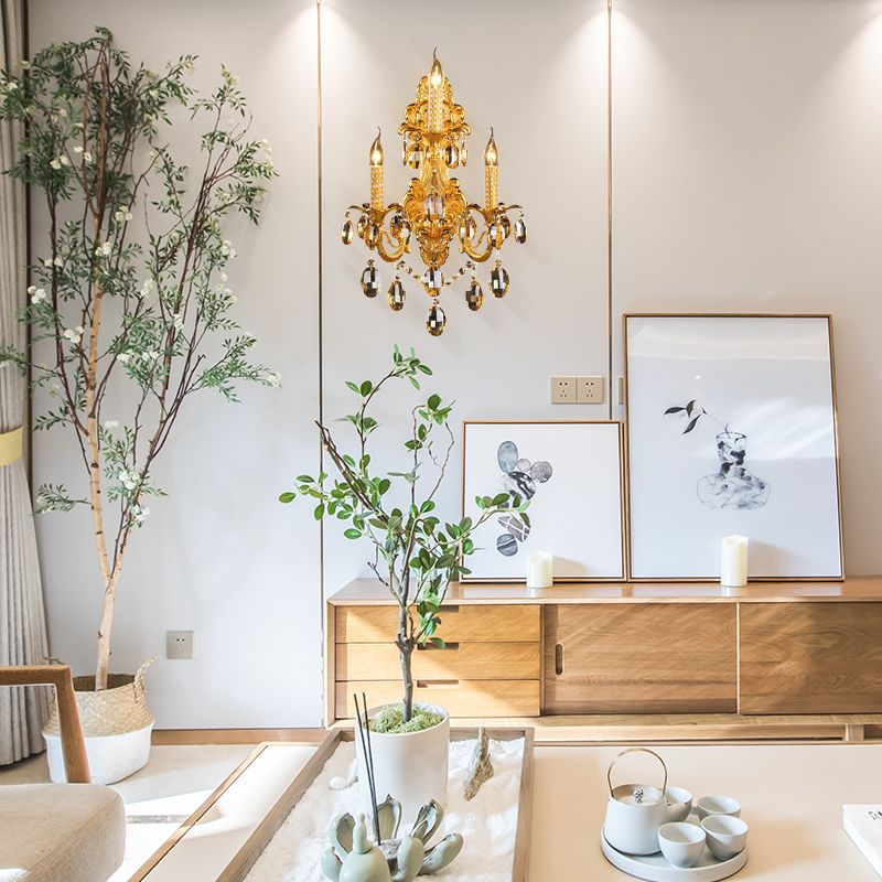 Éclairage de mur de bougie traditionnel 3 têtes d'éclairage d'écran en métal en or avec décoration de chute en cristal