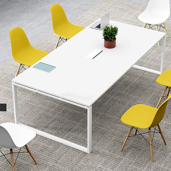 Mesa de comedor rectangular contemporánea de madera maciza, mesa interior blanca con base de trineo