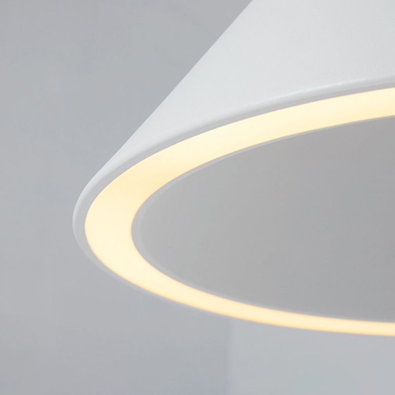 Forme de cône en métal Lumières suspendues modernes 1 Light Hanging Mount Fixture pour le restaurant