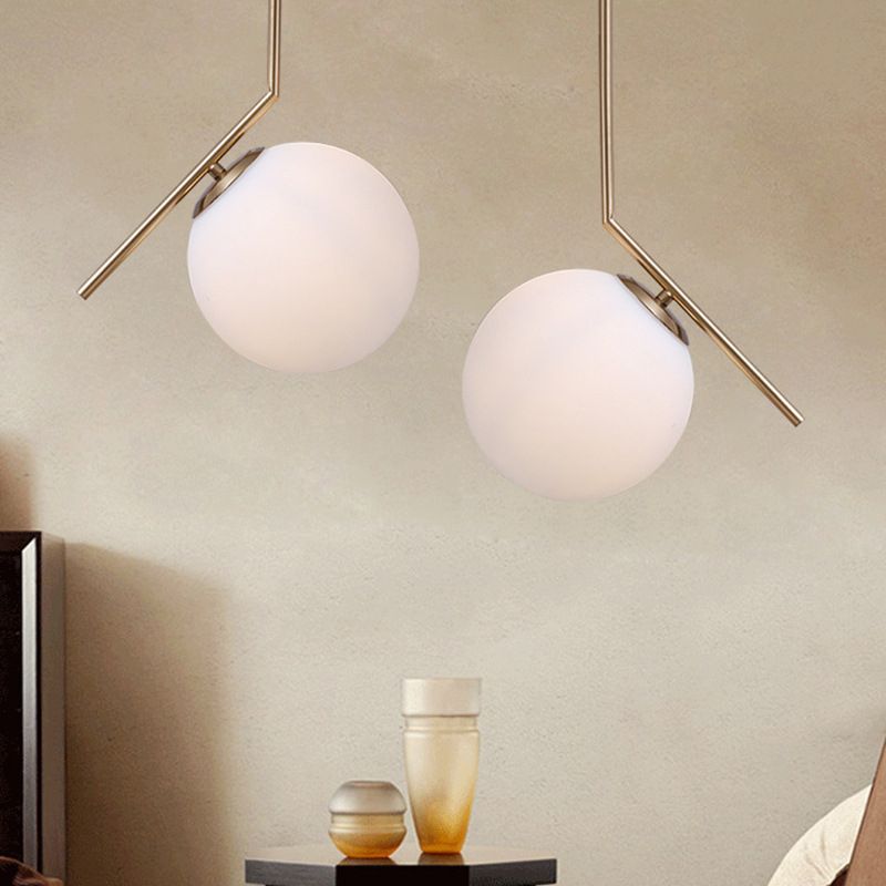 Brass Globe Single Pendant Light in Modern Creative Style Fer Whited Fon Lamping avec une teinte en verre