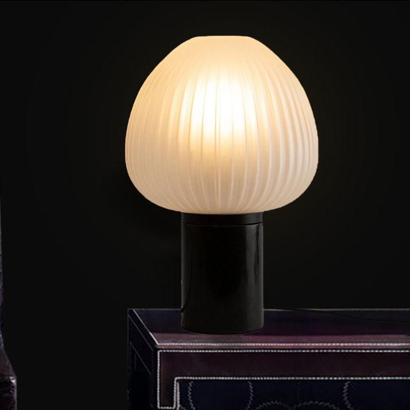 Lait blanc Prismatic Glass Onion Desk Light Modern LED Black Table Lampe pour chambre à coucher